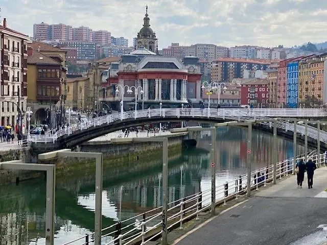 Apartmán Piso De Diseno Con Vistas A La Ria. Bilbao 0*,
